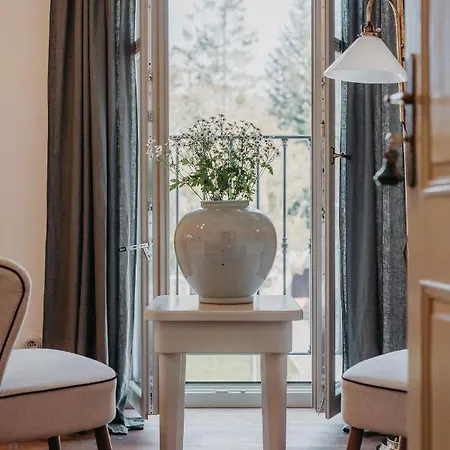 Hotel Raj Na Zemi Venkovsky A Kavarna *