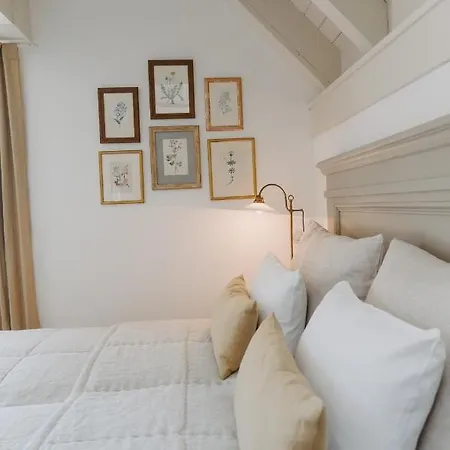 Raj Na Zemi Venkovsky A Kavarna *