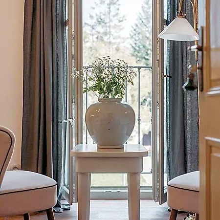 Raj Na Zemi Venkovsky A Kavarna Hotel